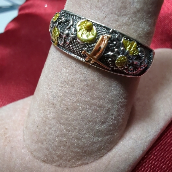 Beautiful Dragonfly with Sunflowers Ring Size 10 Tibetan Silver - Picture 4 of 6